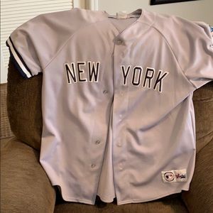 Yankees jersey O’Neil with 2000 World Serie patch